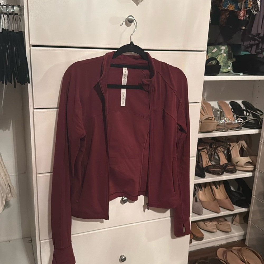 Lululemon ultra define jacket burgundy